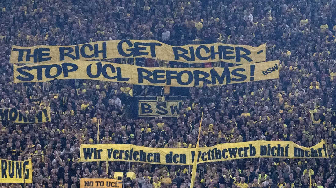 Die deutliche Kritik der Fans war zuletzt in den Stadien zu sehen. - Bild: Bernd Thissen/dpa