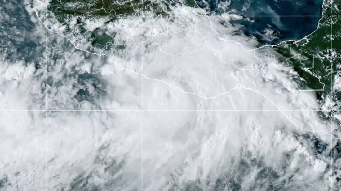 «John» wurde von einem Tropensturm zu einem Hurrikan der Kategorie drei von maximal fünf auf der Hurrikan-Windskala hochgestuft. - Bild: -/National Oceanic and Atmospheric Administration via AP/dpa