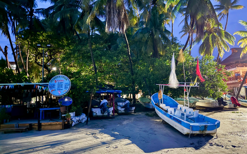 Boote an Land zur Vorbereitung auf den großen Sturm. - Foto: Luis Alberto Cruz/AP/dpa