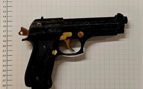 BPOL NRW: Bundespolizei stellt Schreckschusswaffe von 23-Jährigem sicher - Foto: presseportal.de