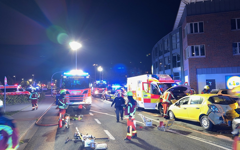 FW-SE: Schwerer Verkehrsunfall in Kaltenkirchen mit sechs Verletzten Gemeinsame Pressemitteilung des Kreisfeuerverbandes Segeberg und der Pressestelle Polizei Bad Segeberg - Foto: presseportal.de