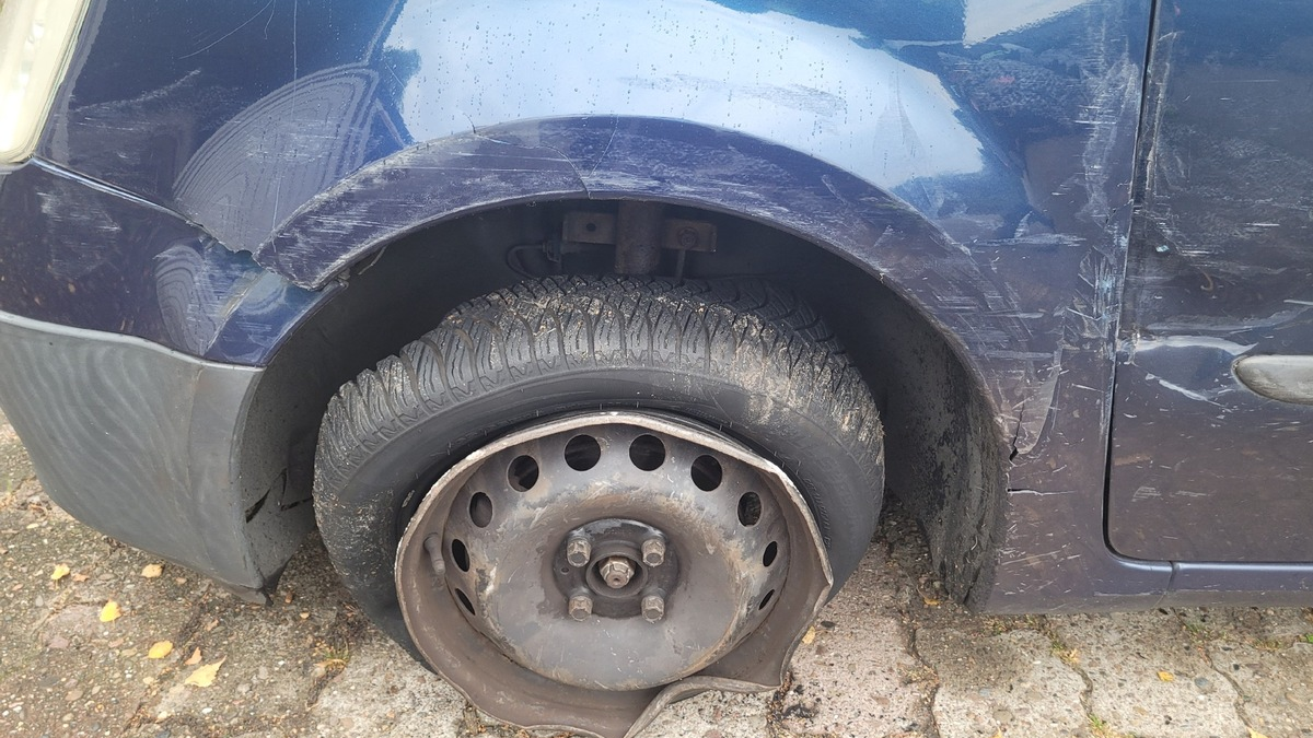 POL-DEL: Landkreis Wesermarsch: Verkehrsunfall auf der B212 in Nordenham +++ Verursacher entfernt sich trotz Defekts an einem Rad - Foto: presseportal.de