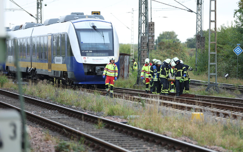 Mehrere Menschen wurden bei einem Zugunfall am Niederrhein verletzt. - Foto: Justin Brosch/dpa