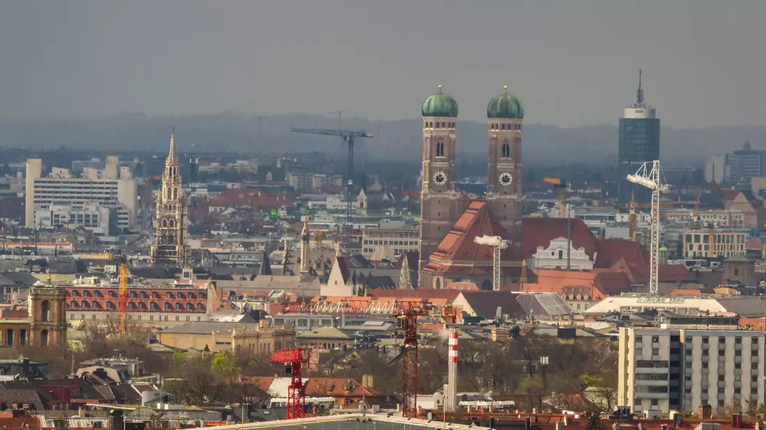 Das Risiko für eine Immobilienblase in München ist nach Einschätzung der Schweizer Bank UBS gesunken (Archivfoto). - Bild: Peter Kneffel/dpa