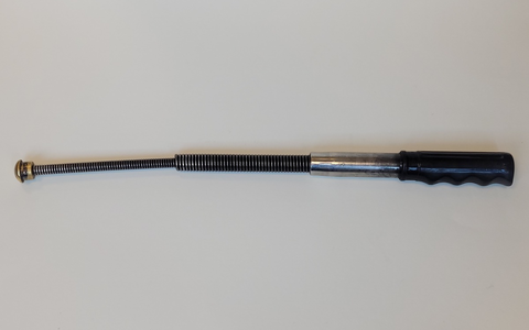 BPOL-HH: (FOTO) Bundespolizei am Hamburg Airport: Stahlrute und verbotenes Pfefferspray führen zu Strafanzeigen, 200 Euro Sicherheitsleistung - Foto: presseportal.de