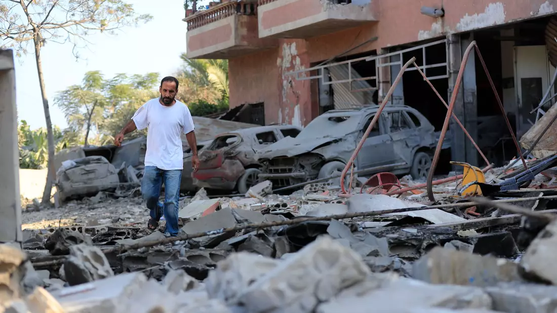 Israels Luftangriffe hinterlassen schwere Schäden im Libanon.  - Bild: Mohammed Zaatari/AP