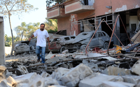 Israels Luftangriffe hinterlassen schwere Schäden im Libanon.  - Foto: Mohammed Zaatari/AP