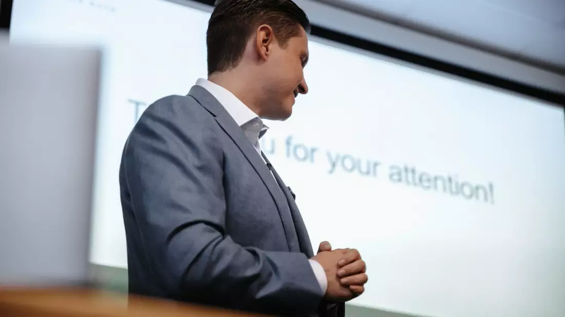 In der neuen Stelle aufblühen: Headhunter verrät, wie man in einer neuen Rolle schnell erfolgreich wird - Bild: presseportal.de