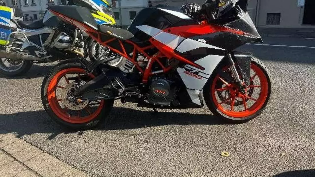 POL-H: Riskante Fahrweise und Lärm durch manipulierten Endschalldämpfer am Motorrad - Polizei untersagt 19-Jährigem die Weiterfahrt in Hannover - Bild: presseportal.de