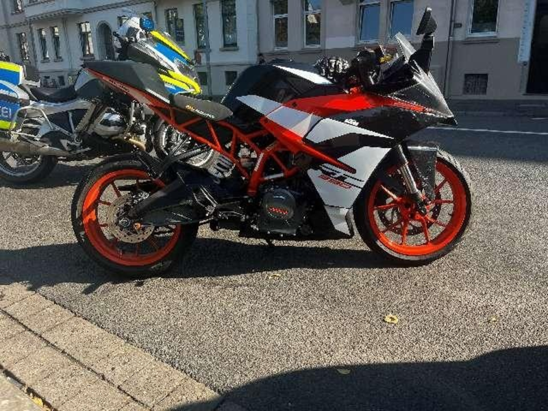 POL-H: Riskante Fahrweise und Lärm durch manipulierten Endschalldämpfer am Motorrad - Polizei untersagt 19-Jährigem die Weiterfahrt in Hannover - Foto: presseportal.de