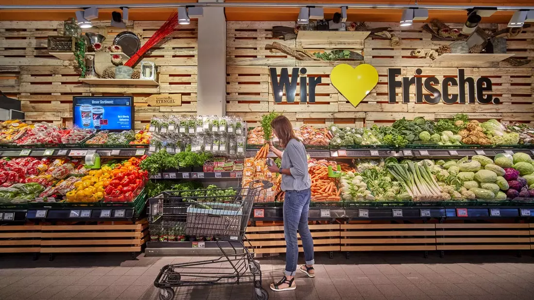 EDEKA gewinnt Retail Award 2024: EDEKA-Märkte haben erneut die besten Obst- und Gemüseabteilungen - Bild: presseportal.de