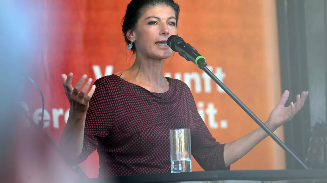 BSW-Chefin Sahra Wagenknecht zeigt sich offen für ein Gespräch mit Brandenburgs Ministerpräsident Dietmar Woidke. (Archivbild) - Bild: Michael Bahlo/dpa