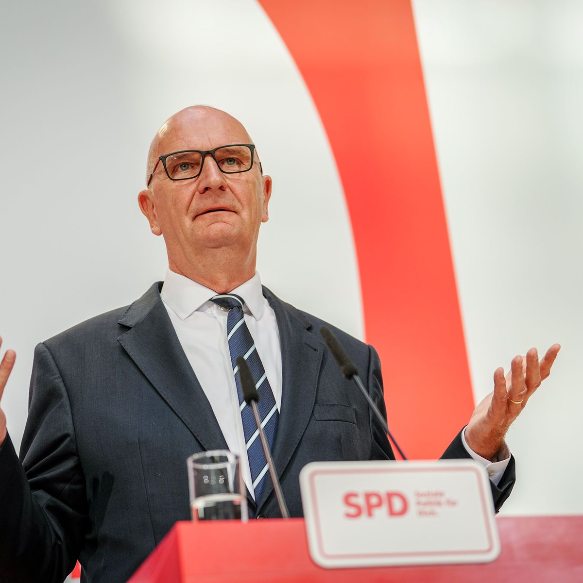 Will mit dem BSW und mit der CDU reden: Brandenburgs SPD-Ministerpräsident Dietmar Woidke. (Archivbild) - Foto: Kay Nietfeld/dpa