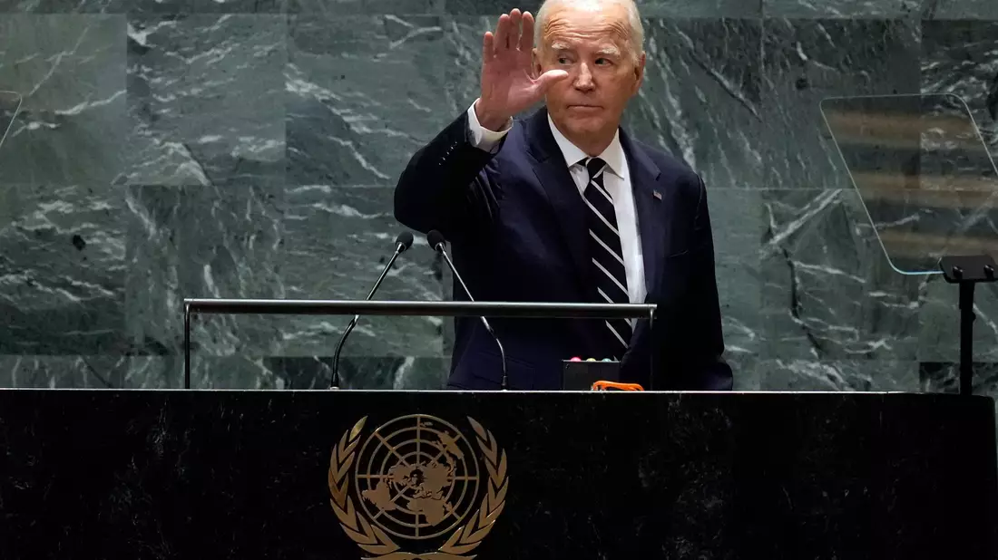 «Es gibt Dinge, die wichtiger sind, als an der Macht zu bleiben», sagt US-Präsident Joe Biden in New York. - Bild: Richard Drew/AP