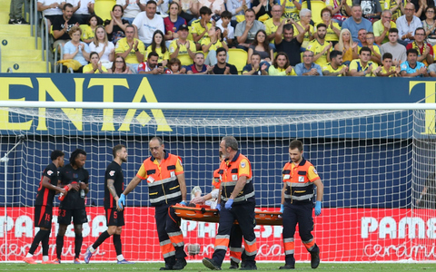 Barcelonas Torwart Marc-André ter Stegen hat sich schwer verletzt. - Foto: Alberto Saiz/AP/dpa