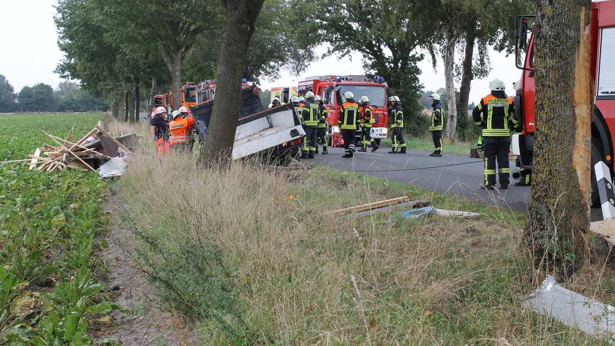 FW-ROW: Transporter verunfallt auf der K 109 - Foto: presseportal.de