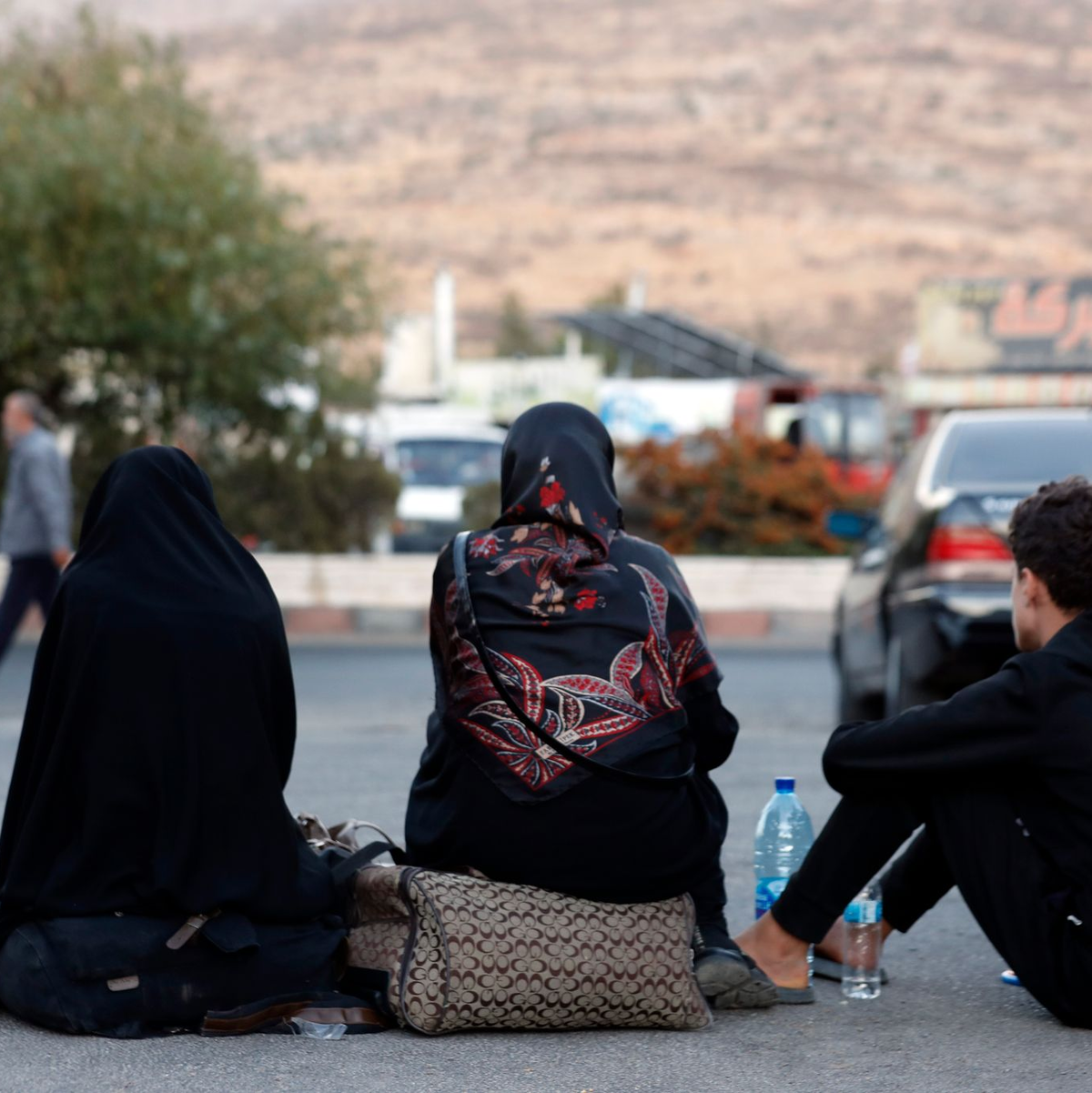Zu Tausenden flüchten Libanesen vor dem israelischen Bombardement. - Foto: Omar Sanadiki/AP/dpa