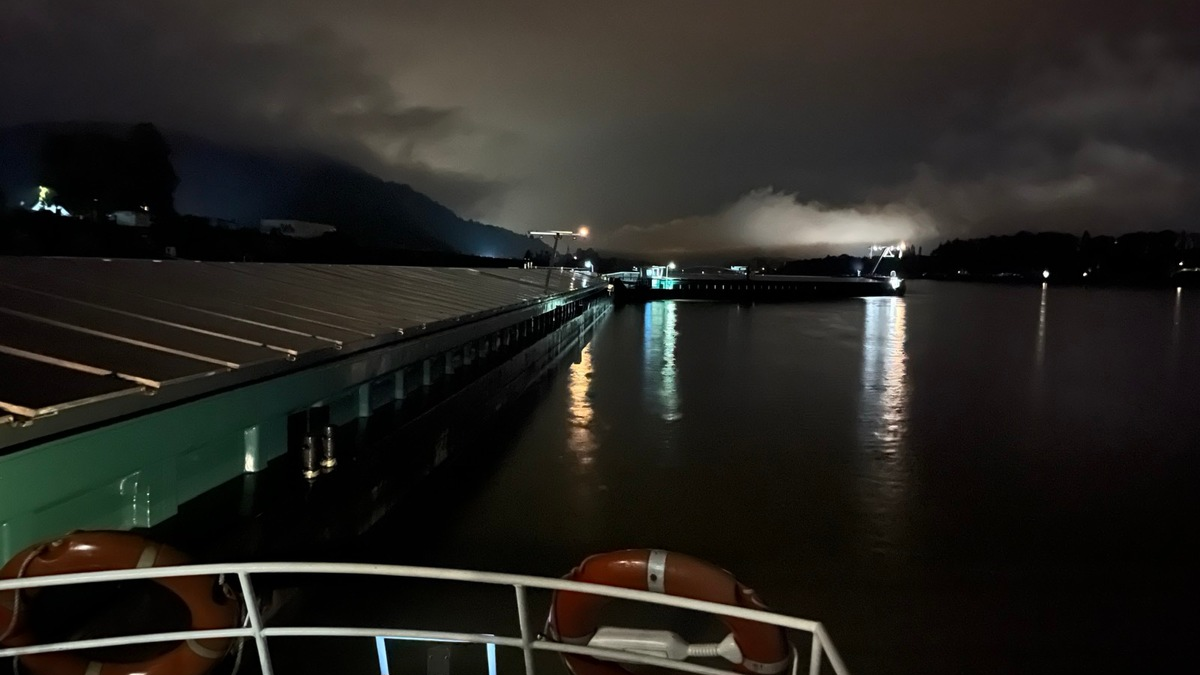 PP-ELT: Schubverband fährt bei Remagen auf Grund - Foto: presseportal.de