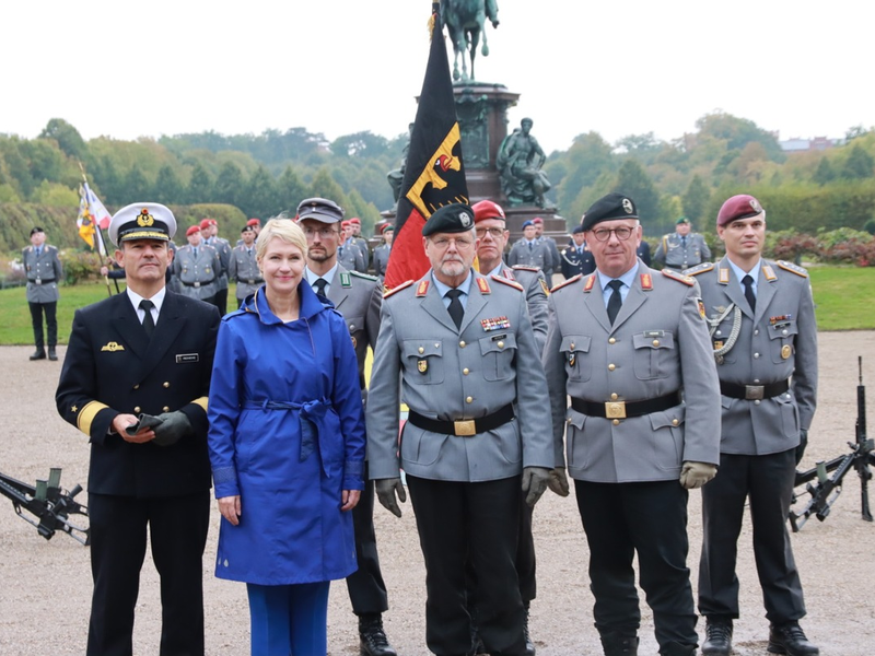 Landeskommando Mecklenburg-Vorpommern bekommt neue Führung / General Uwe Nerger wird verabschiedet und mit Ulrich Reineke übernimmt erstmalig ein Admiral die Führung eines Landeskommandos - Foto: presseportal.de