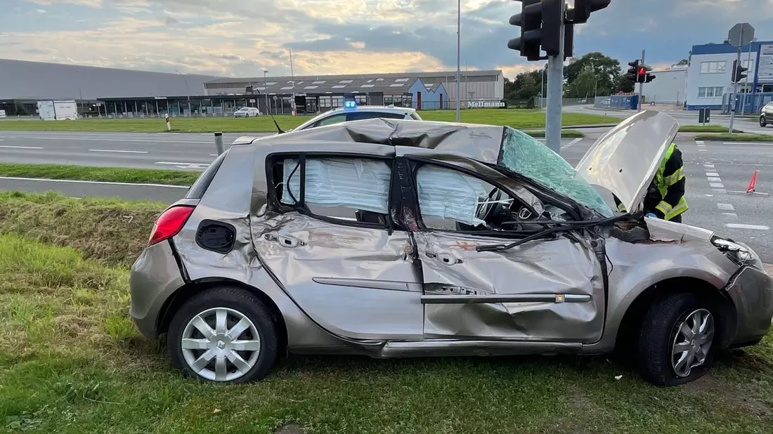 POL-COE: Coesfeld, Boschstraße/ Lkw und Auto kollidieren - Bild: presseportal.de
