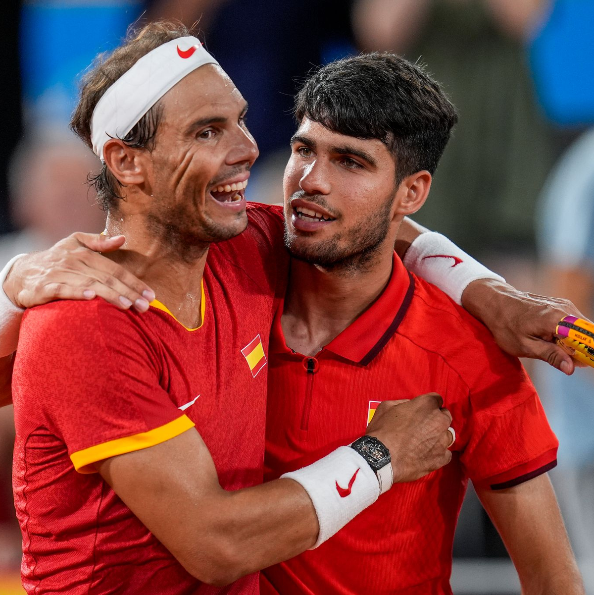 Bei den Olympischen Spielen verpassten Rafael Nadal (l) und Carlos Alcaraz eine Medaille. - Foto: Manu Fernandez/AP/dpa