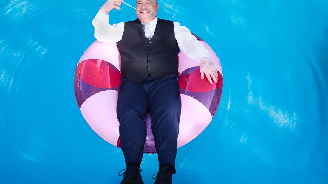 Lachen macht glücklich / LOL-Star Martin Sieber sorgt zum Tag der Zahngesundheit für ein strahlendes Lächeln - Bild: presseportal.de