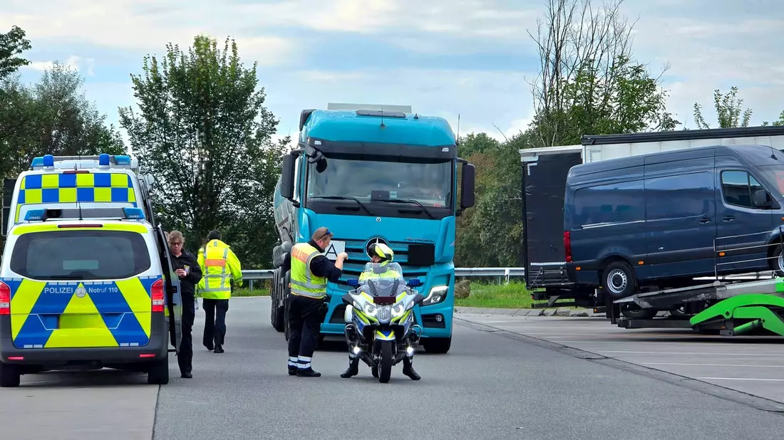 POL-PPRP: Güterverkehrskontrolle der Zentralen Verkehrsdienste Rheinpfalz - Schwertransporte und Betrüger auf der A61 gestoppt - Bild: presseportal.de