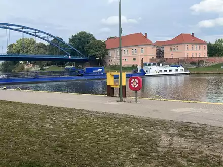POL-WSPST Nienburg: Binnenschiff fällt in der Weser quer - Foto: presseportal.de