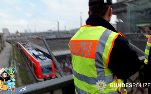 Bundespolizeidirektion München: Gefährlicher Eingriff in den Bahnverkehr / Wiesnbesucher betritt Gleise zum Urinieren - Foto: presseportal.de