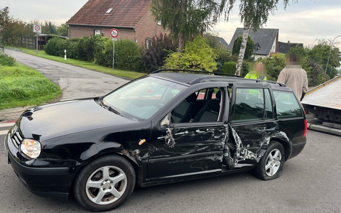 POL-MI: Kollision zwischen Schulbus und Pkw - Foto: presseportal.de