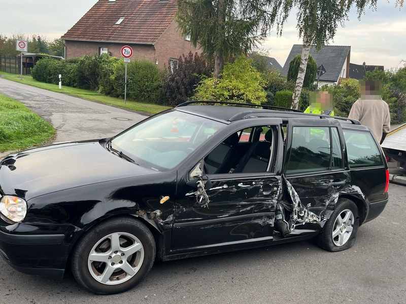 POL-MI: Kollision zwischen Schulbus und Pkw - Foto: presseportal.de