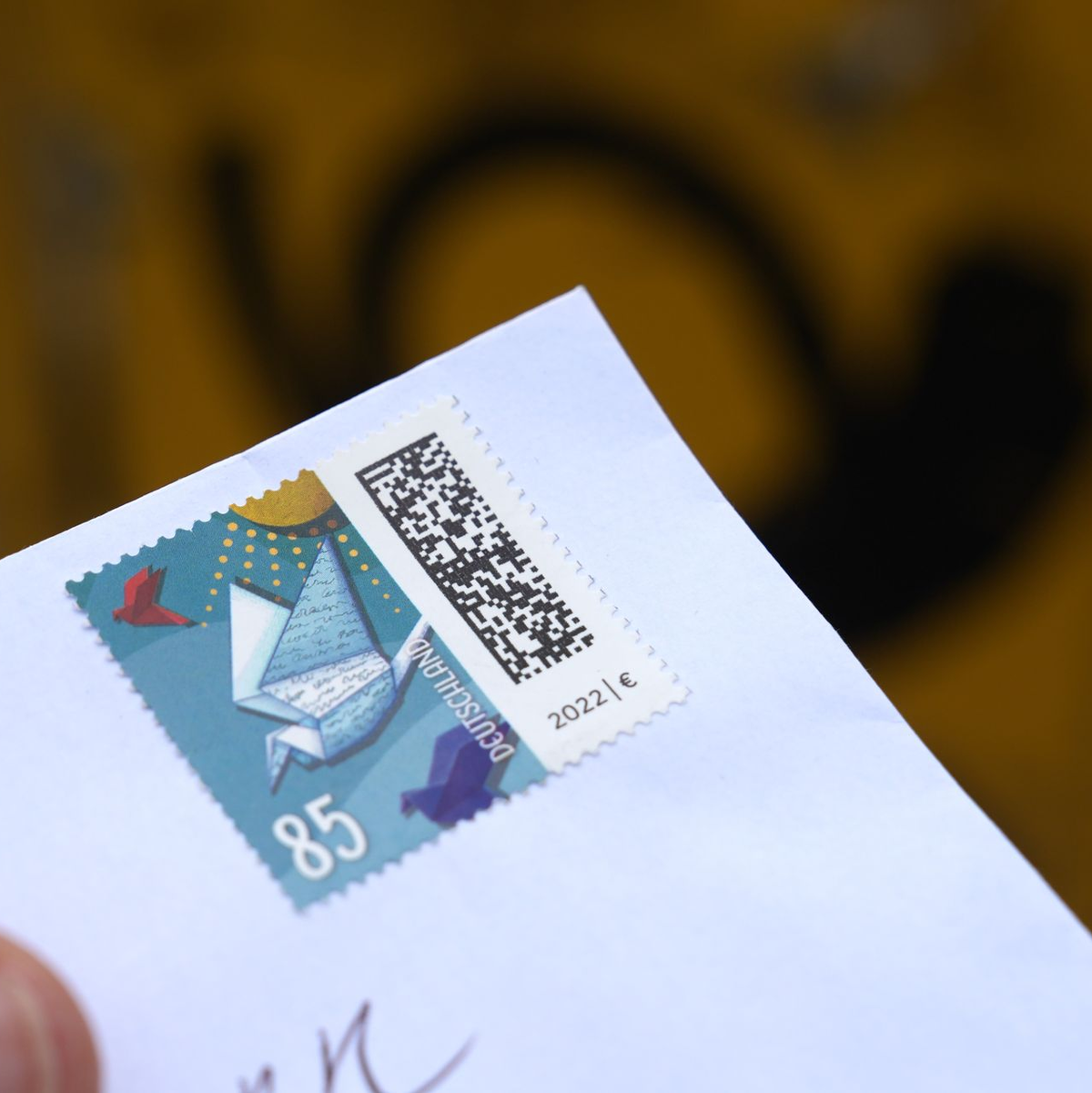 Noch kostet der Inlandsversand eines Standardbriefs in Deutschland 85 Cent. - Foto: Marcus Brandt/dpa