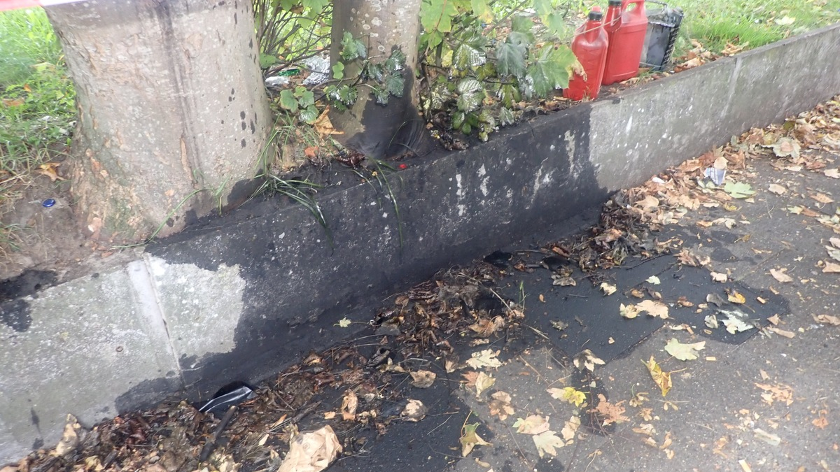 POL-Bremerhaven: Unbekannte entleeren Ölkanister auf Grundstück - Polizei sucht Zeugen - Foto: presseportal.de