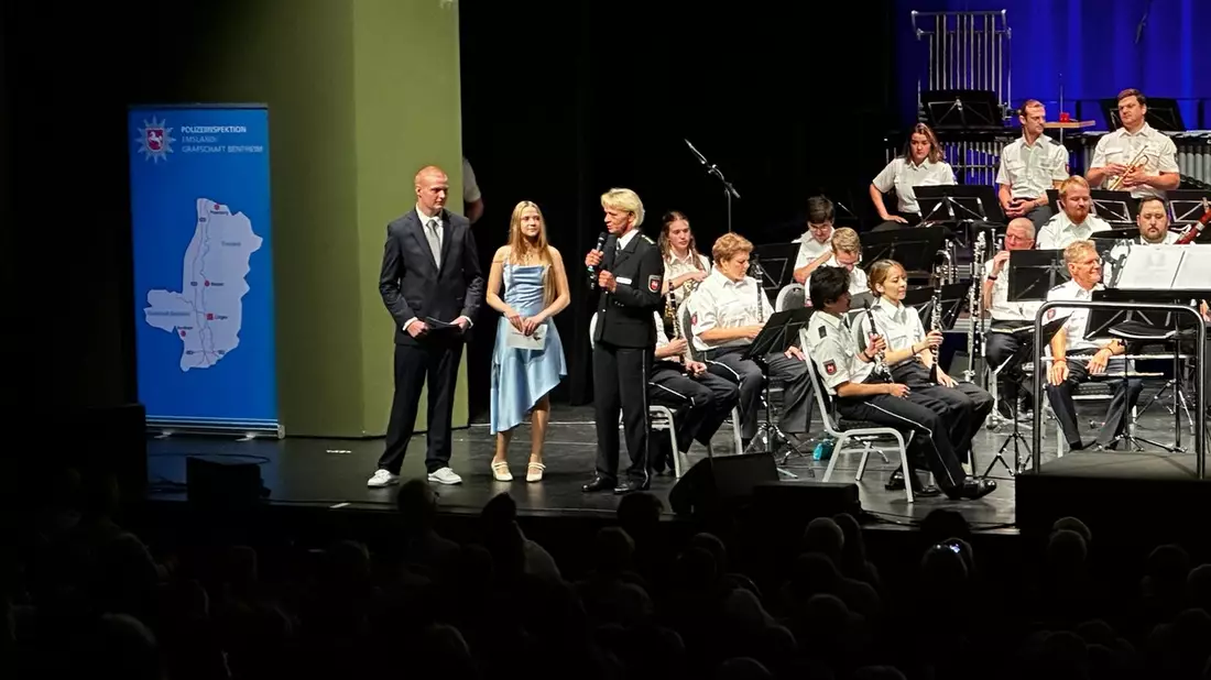 POL-EL: Lingen - Ein unvergesslicher Konzertabend: Filmmusik in Harmonie und Einklang mit dem Polizeiorchester Niedersachsen, Susan Albers und der Big Band der Friedensschule - Bild: presseportal.de