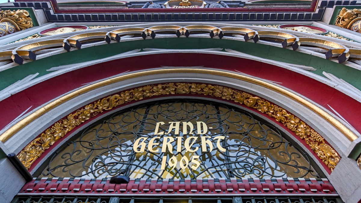 Die Staatsanwaltschaft hat Anklage wegen Mordes erhoben, nachdem ein zwei Jahre altes Kind tot in Halle gefunden wurde. (Archivbild) - Foto: Hendrik Schmidt/dpa-Zentralbild/dpa