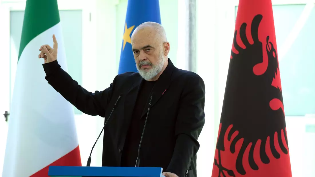 Albaniens Ministerpräsident Edi Rama plant einen Mini-Staat für den muslimischen Bektashi-Orden. (Archivbild) - Bild: Vlasov Sulaj/AP/dpa