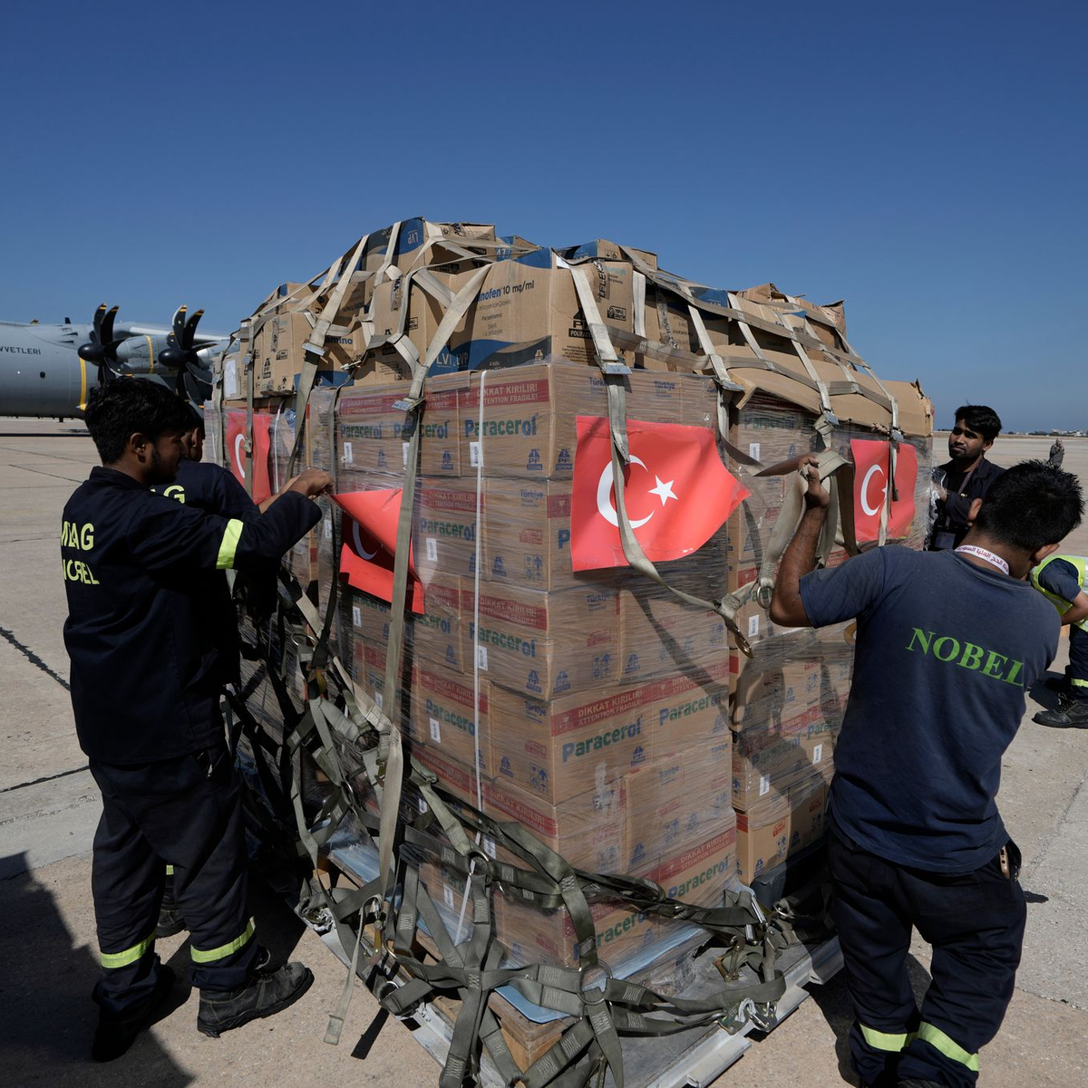 Im Libanon droht angesichts Zehntausender Vertriebener eine humanitäre Katastrophe. - Foto: Bilal Hussein/AP/dpa