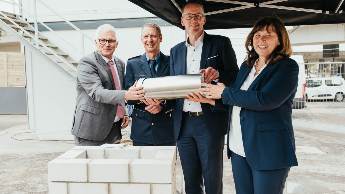 POL-PPRP: Feierliche Grundsteinlegung für neues Polizeipräsidium Rheinpfalz in Ludwigshafen - Foto: presseportal.de