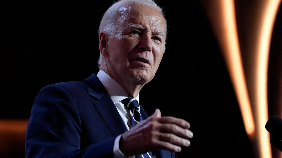 US-Präsident Joe Biden sieht das Risiko eines «umfassenden Kriegs». - Foto: Manuel Balce Ceneta/AP/dpa