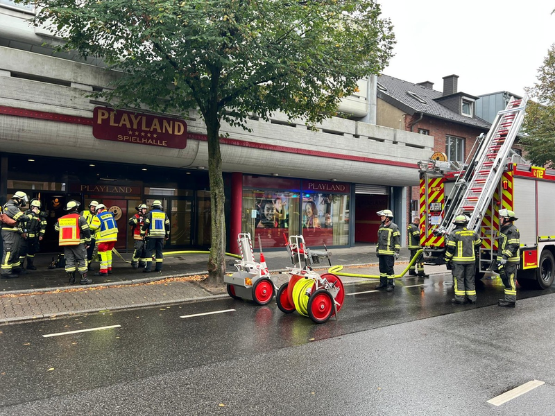 FW-WRN: Brand in einer Zwischendecke alarmiert die Feuerwehr - Foto: presseportal.de