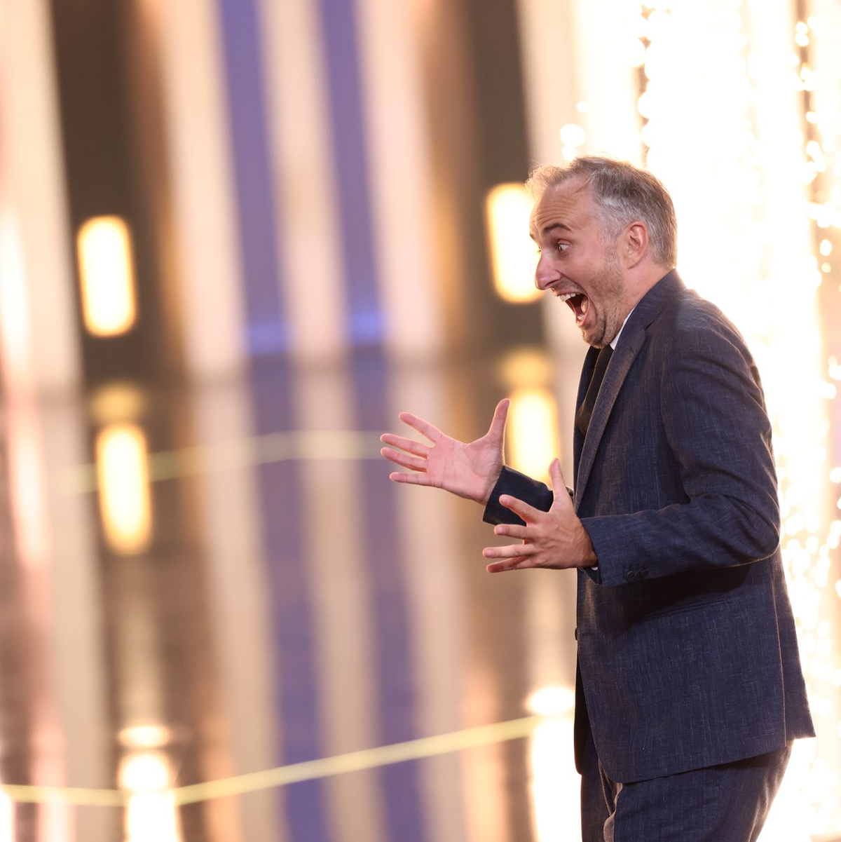 Ein emotionaler Moment: Die Holocaust-Überlebende Margot Friedländer spricht zum Publikum. - Foto: Rolf Vennenbernd/dpa