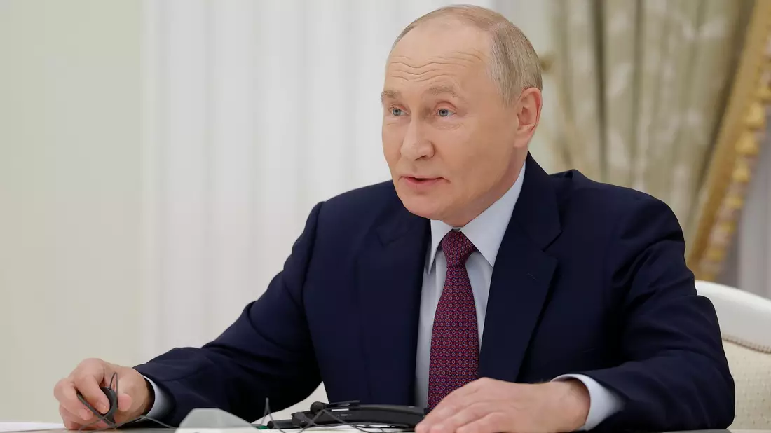 Der russische Präsident Wladimir Putin hat im Krieg gegen die Ukraine immer wieder auf das Abschreckungspotenzial seiner Atomwaffen hingewiesen und passt nun die entsprechende Dokumente an. - Bild: Maxim Shemetov/Pool Reuters/AP