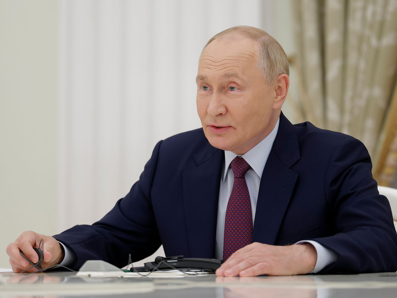 Der russische Präsident Wladimir Putin hat im Krieg gegen die Ukraine immer wieder auf das Abschreckungspotenzial seiner Atomwaffen hingewiesen und passt nun die entsprechende Dokumente an. - Foto: Maxim Shemetov/Pool Reuters/AP