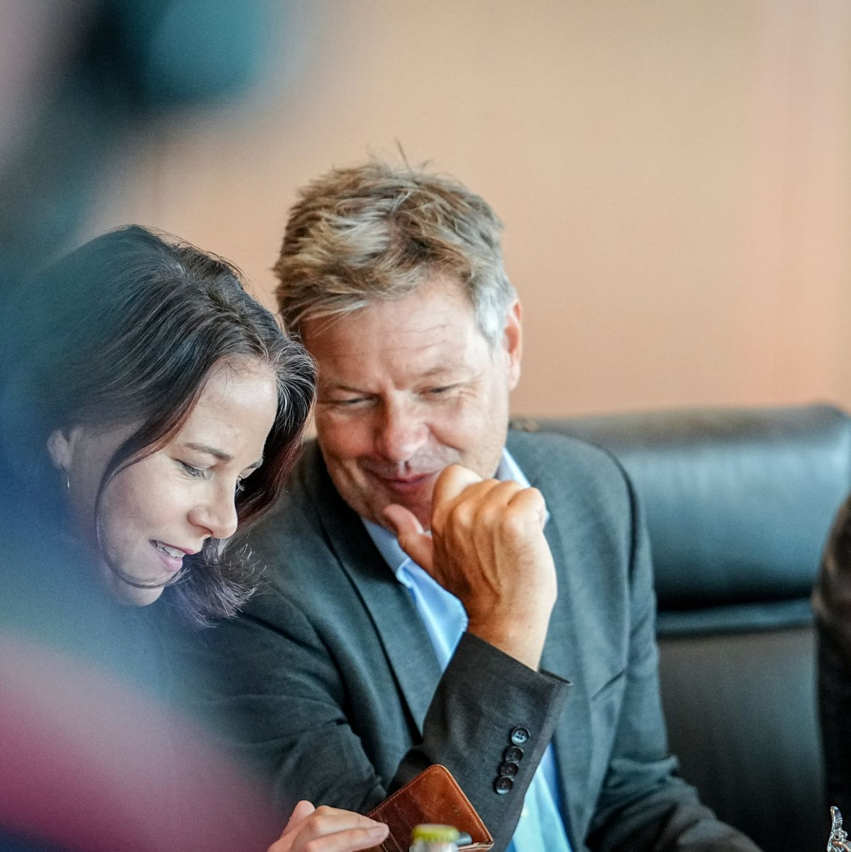 Annalena Baerbock hält Robert Habeck für den richtigen Kandidaten für 2025 (Archivbild). - Foto: Kay Nietfeld/dpa