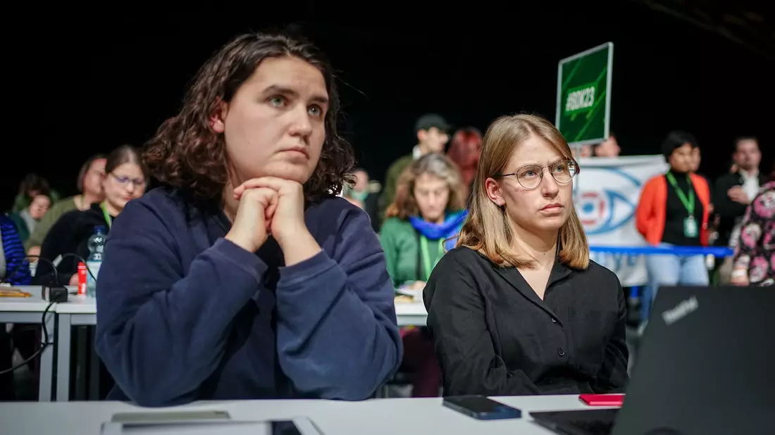 Katharina Stolla und Svenja Appuhn haben die Partei verlassen. Im Oktober planen sie den Co-Vorsitz der Grünen Jugend abzugeben. (Archivbild) - Bild: Kay Nietfeld/dpa