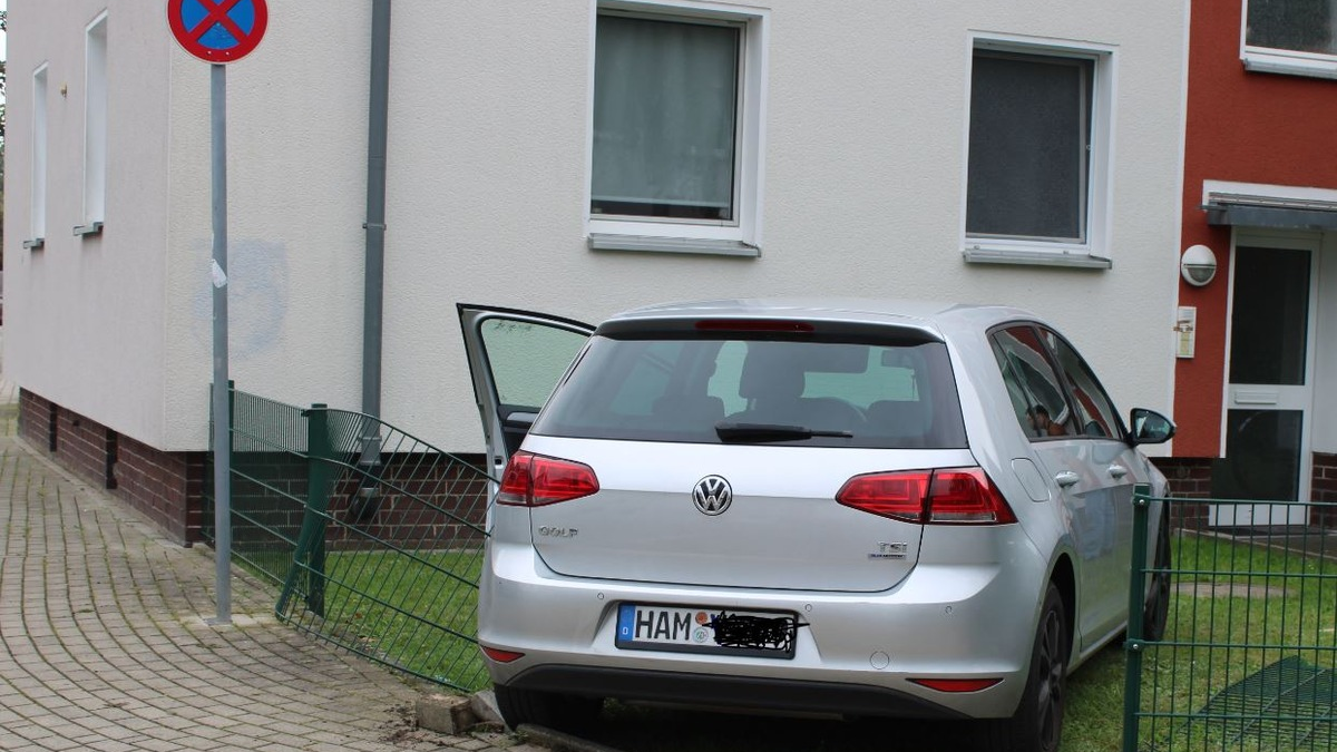 POL-HAM: VW Golf weicht Radfahrer auf dem Großen Sandweg aus, Zaunanlage beschädigt, 4.000 Euro Sachschaden - Foto: presseportal.de