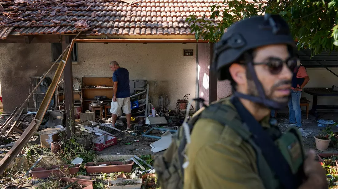 Die Hisbollah wiederum beschoss insbesondere den Norden Israels und zuletzt auch erstmals den Großraum Tel Aviv mit Raketen. - Bild: Baz Ratner/AP/dpa