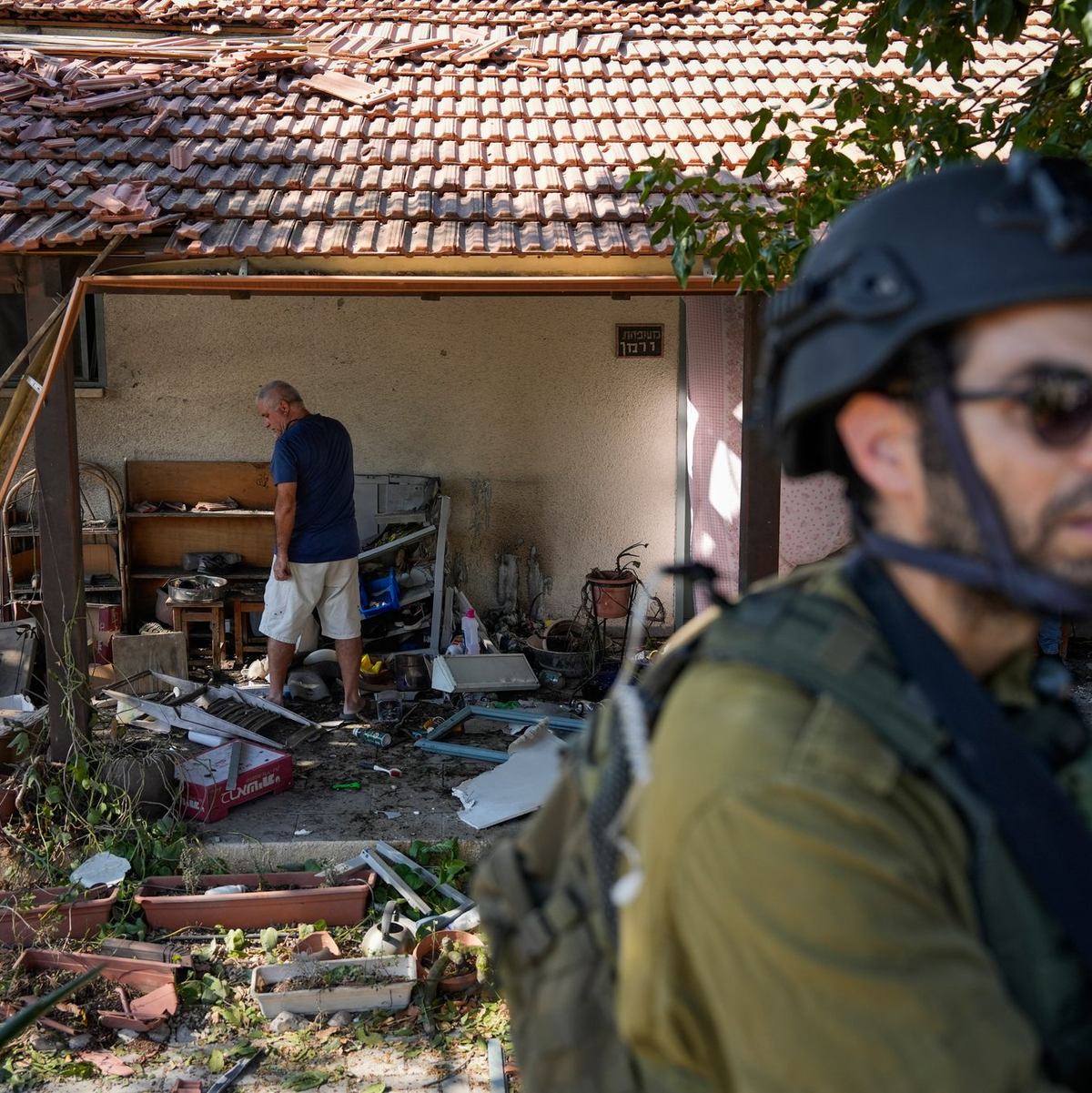 Die Hisbollah wiederum beschoss insbesondere den Norden Israels und zuletzt auch erstmals den Großraum Tel Aviv mit Raketen. - Foto: Baz Ratner/AP/dpa