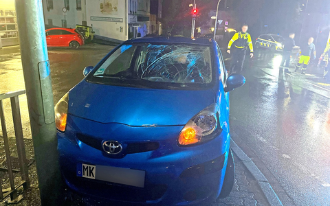 POL-MK: Autofahrer fährt zwei Fußgänger an und verletzt sie schwer - Foto: presseportal.de