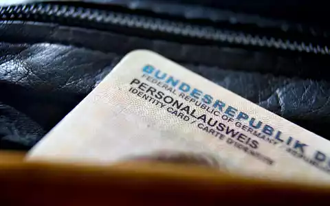 Das Beantragen von Ausweisen wird vergleichsweise gut bewertet (Archivbild). - Foto: Karl-Josef Hildenbrand/dpa/dpa-tmn